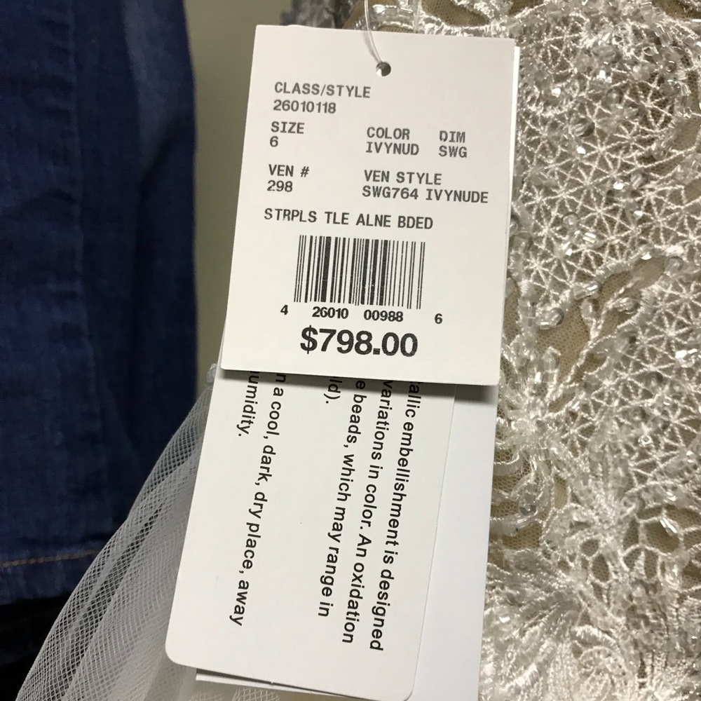 David’s bridal wedding dress size 6 paid 800!